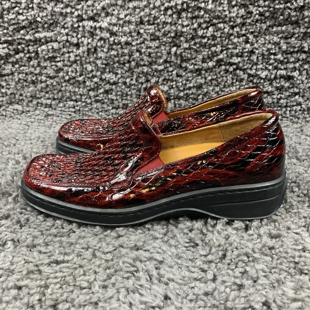 Helle Romu's Comfort Shoes Black Red Spain Reptile Skin Loafer Sz EU 36 US 5.5-6